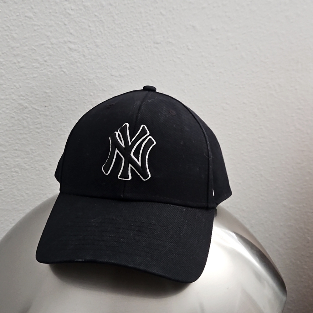 Yankees  NY Logo Cap with Rainbow Detail - Picture 7 of 7